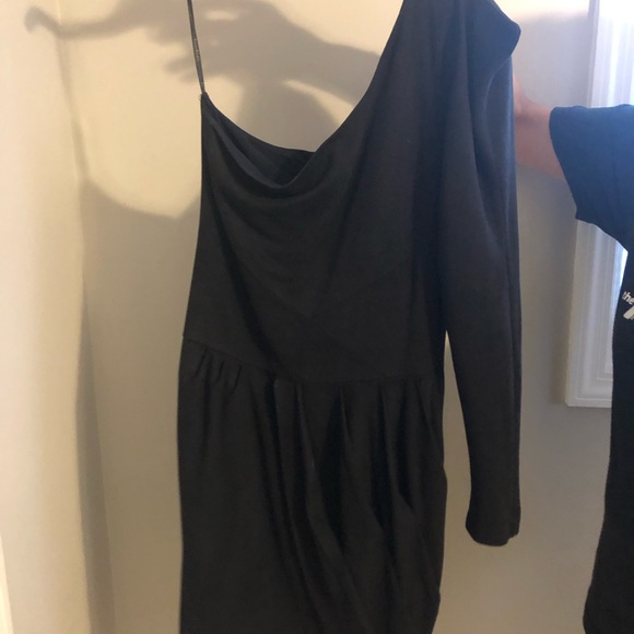 Bebe. One sleeve black dress - Picture 2 of 3